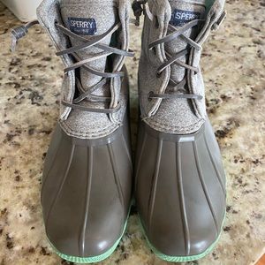 Youth girls size 4 Sperry Boots